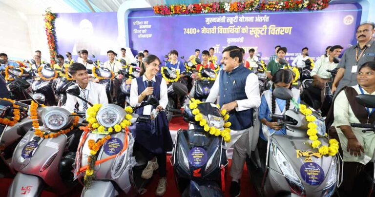 mp-cm-scooty-19-9-26-3210